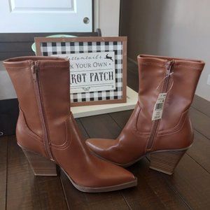 NEW Women Brown Booties. Size 6.5